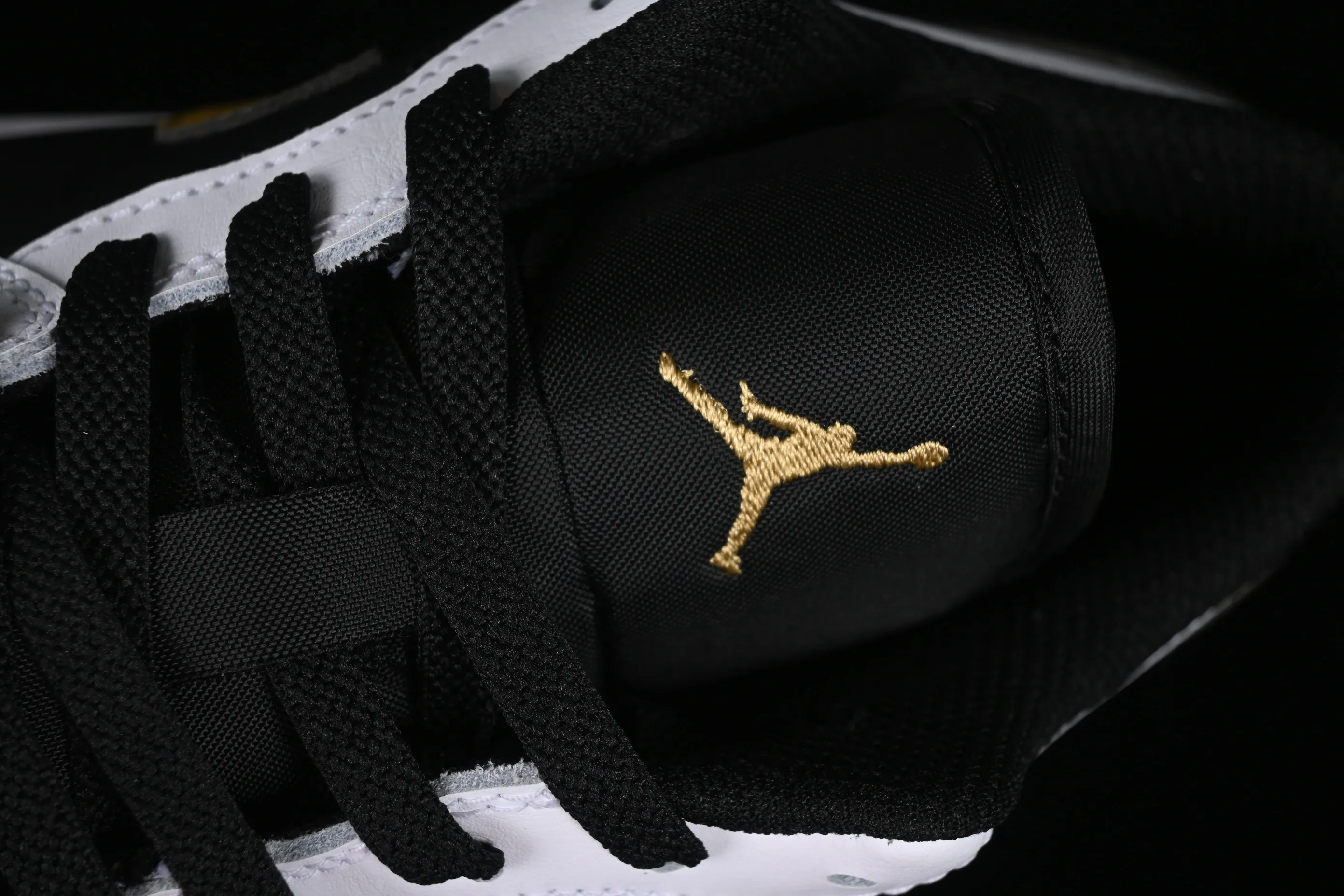 All categories Air Jordan Jordan series basketball shoes Air Jordan 1 Low G version pure original Air Jordan 1 Low AJ1 Joe 1 black and white gold hook low-top cultural basketball shoes 553558-172